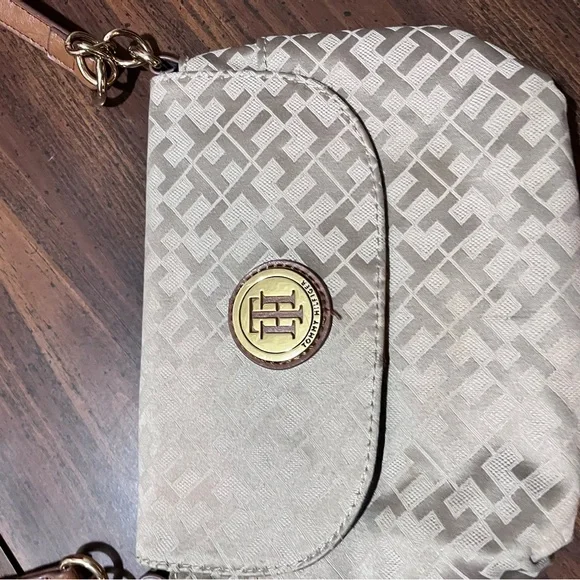 Tommy Hilfiger purse - Picture 2 of 3